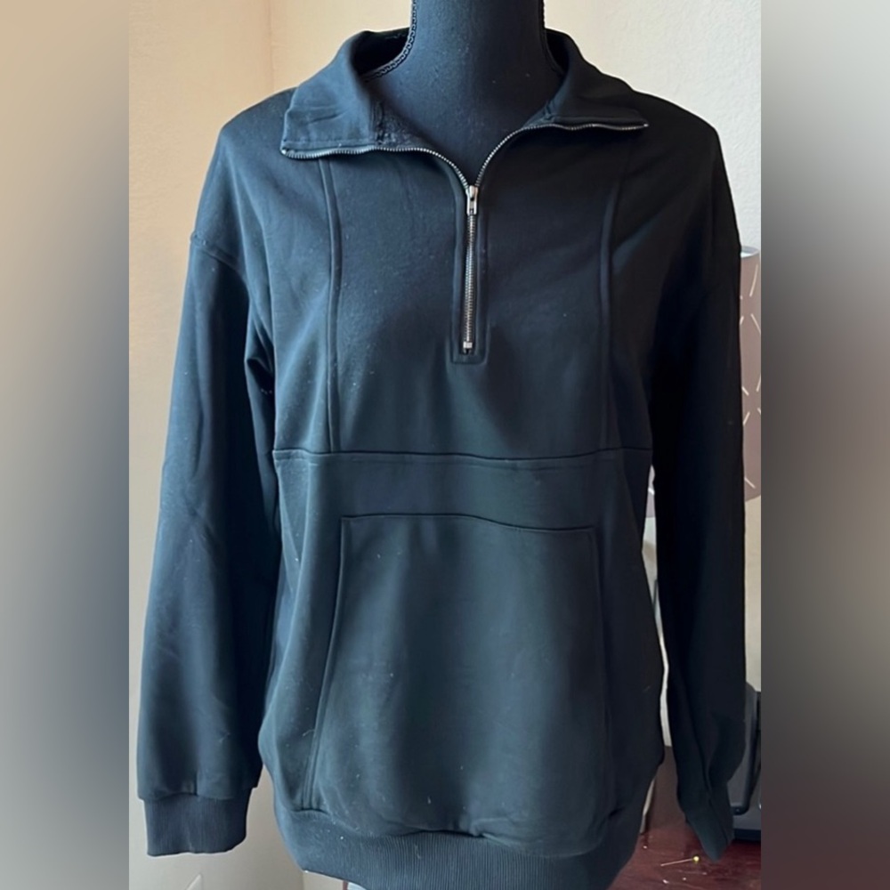 Black pullover half zipped with pockets Small new without tag